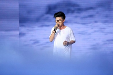 Chí Thành rơi nước mắt nói lời tạm biệt sân khấu Nhân tố bí ẩn